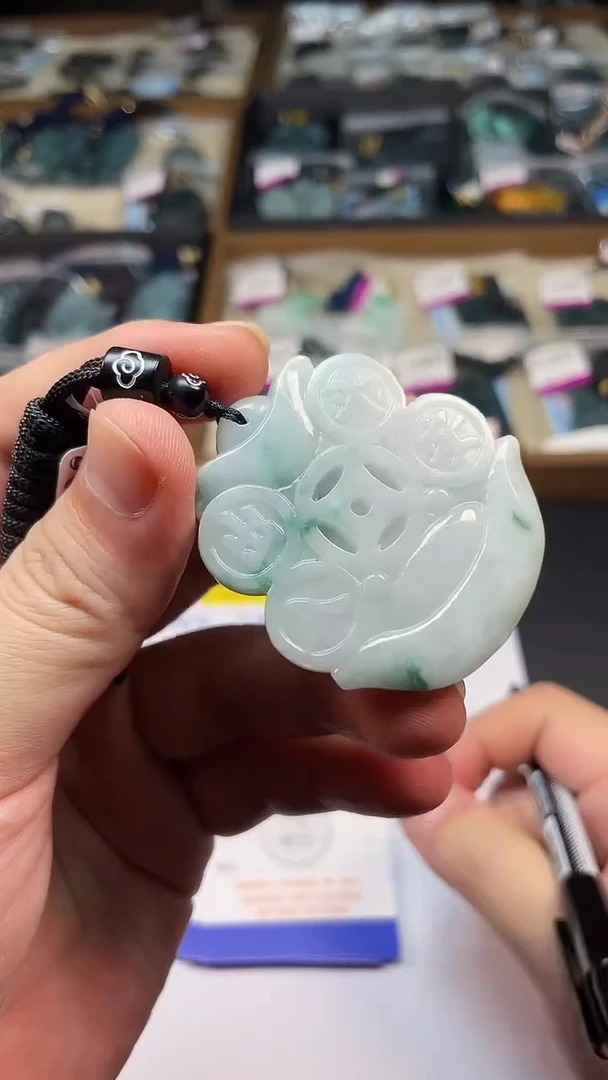翡翠未镶嵌颈饰青**奏 多样性发其一