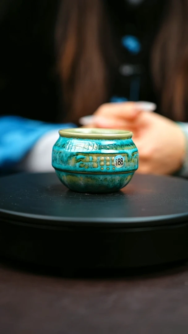 188#原矿钧瓷炉钧釉虎贲杯