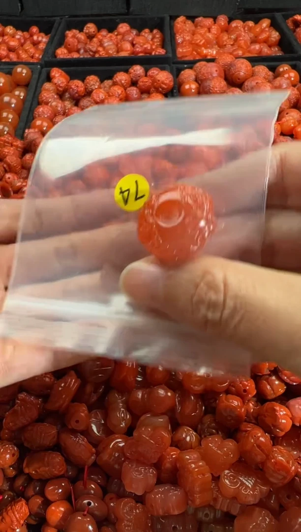 颈饰未镶嵌南红玛瑙1