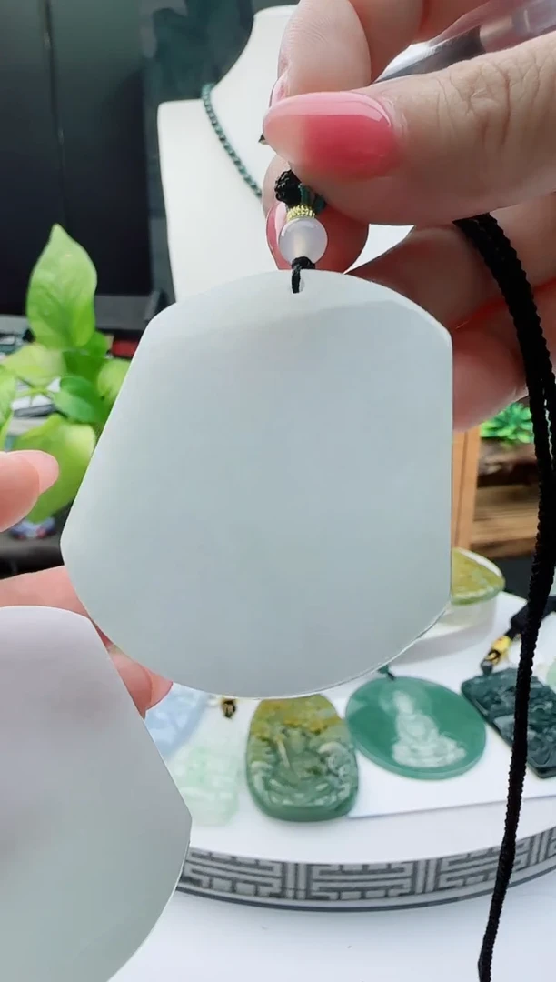 【闪购商品】翡翠颈饰未镶嵌多样性随机一件发货