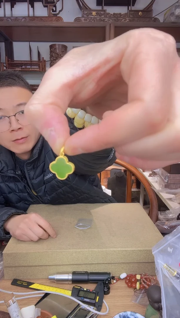 【闪购商品】乌木类书架580碧四叶草坠子