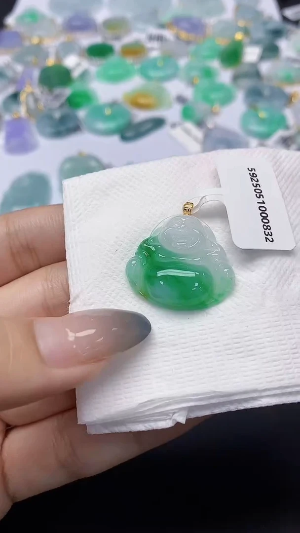 翡翠18K金镶嵌颈饰天然缅甸a货翡翠