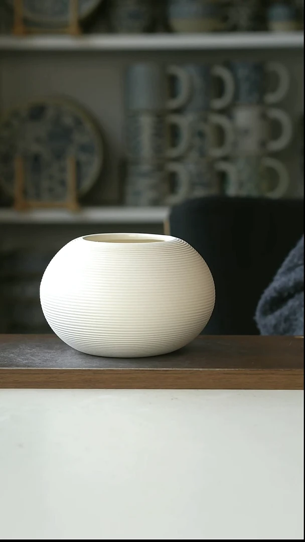 陶浮雕拉丝工艺圆弧花瓶6.5*9cm@4-2@微瑕