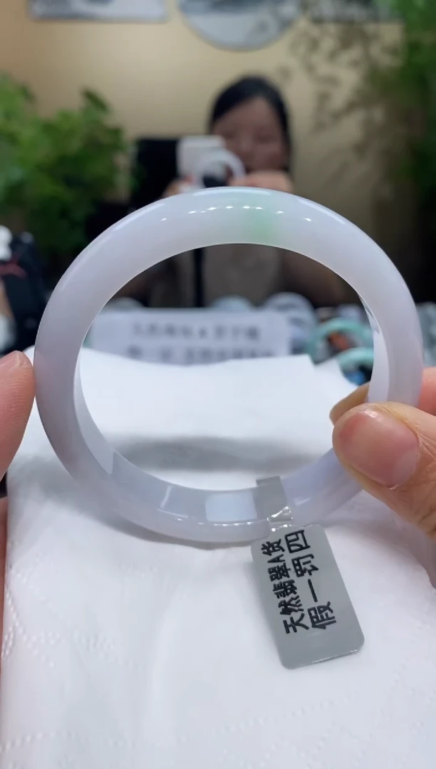 翡翠手镯未镶嵌翡翠手镯
