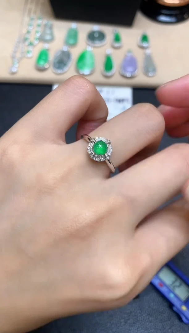 18K金镶嵌戒指翡翠蛋面【无服务费