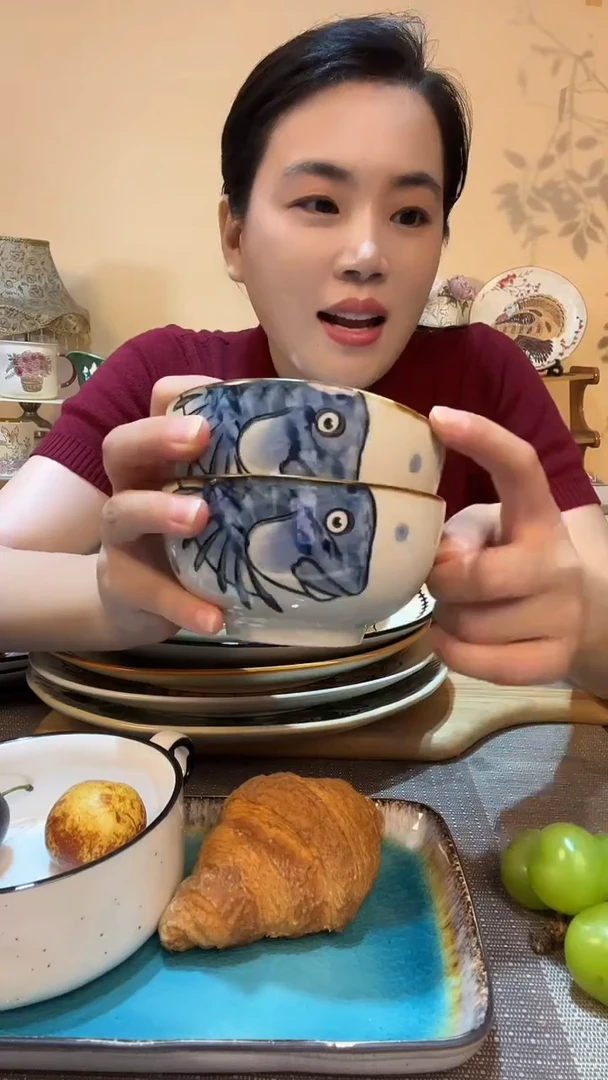 瓷片2个饭碗 微瑕介意勿拍