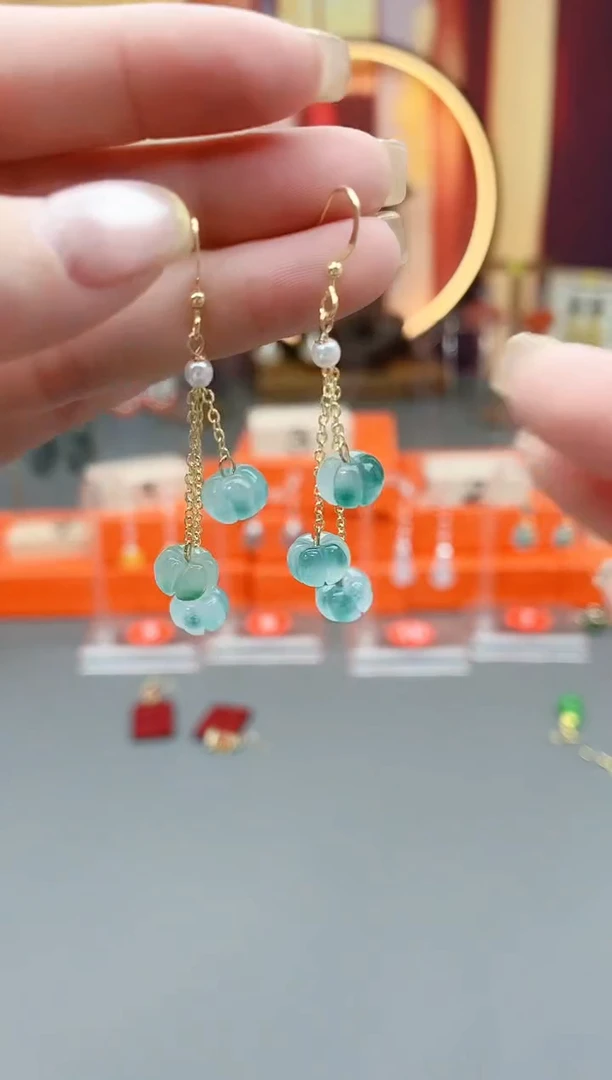 未镶嵌石英质玉（天山翠）耳钉712