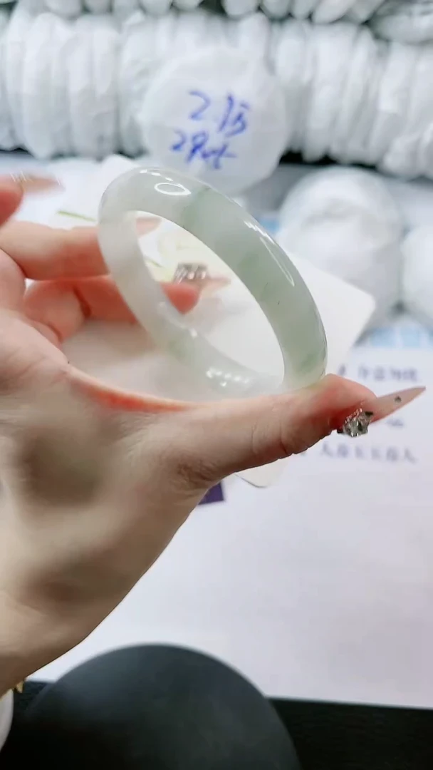 【闪购商品】石英质玉手镯未镶嵌多样性发货L360