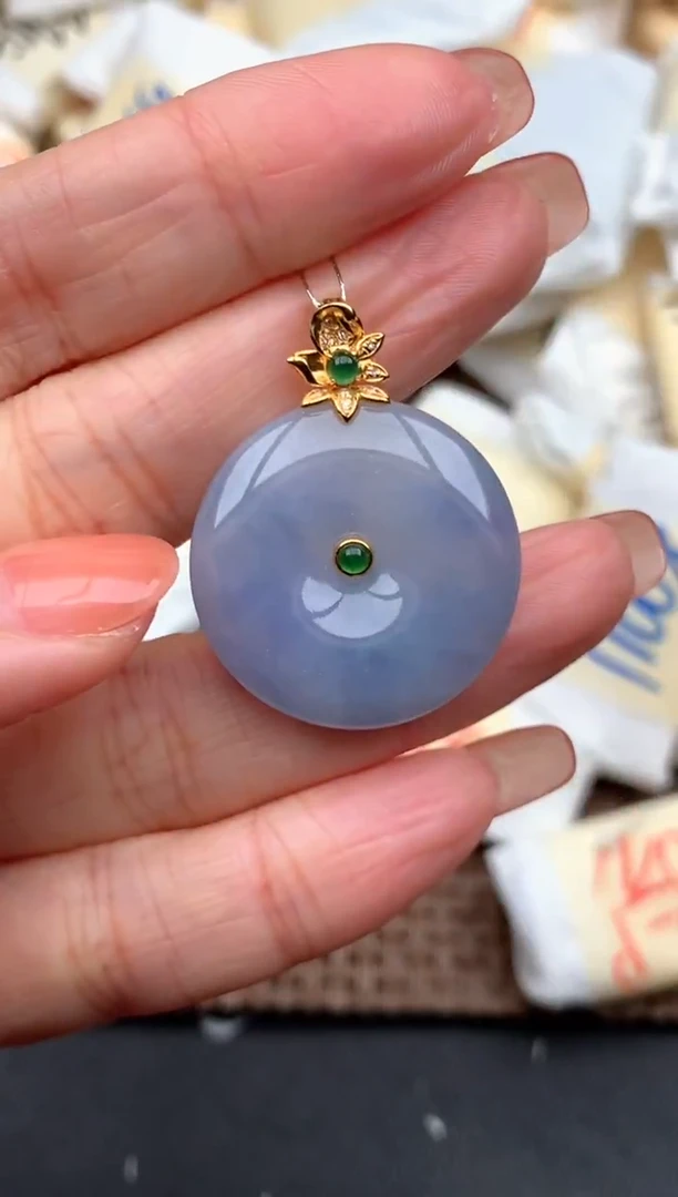 18K金镶嵌挂件翡翠1