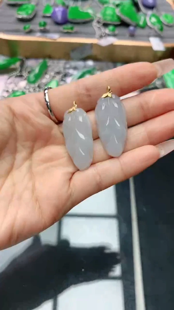 【闪购商品】翡翠颈饰18K金镶嵌赠礼盒证书 多样性发货其一