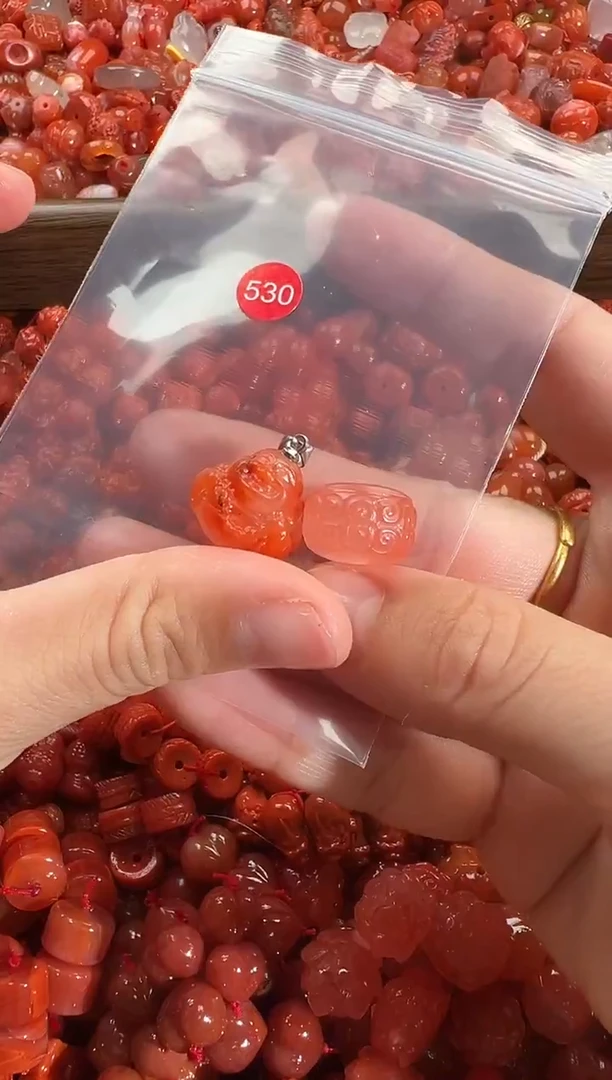 颈饰未镶嵌南红玛瑙1