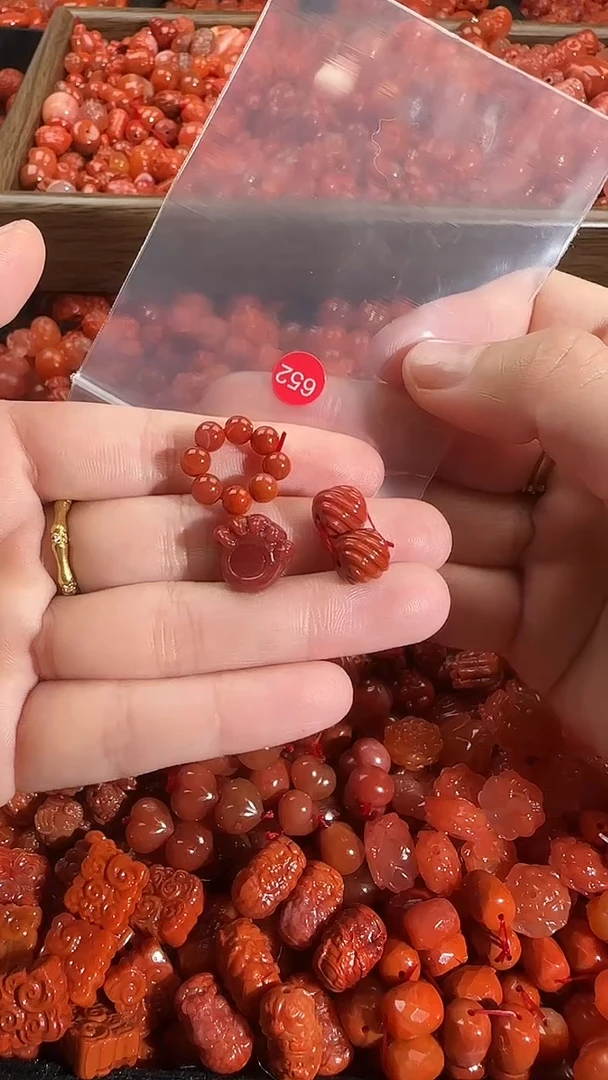 颈饰未镶嵌南红玛瑙1