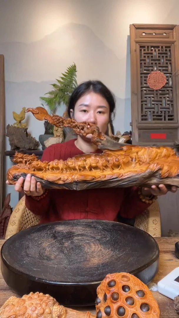 摆件泰****｜9898989898