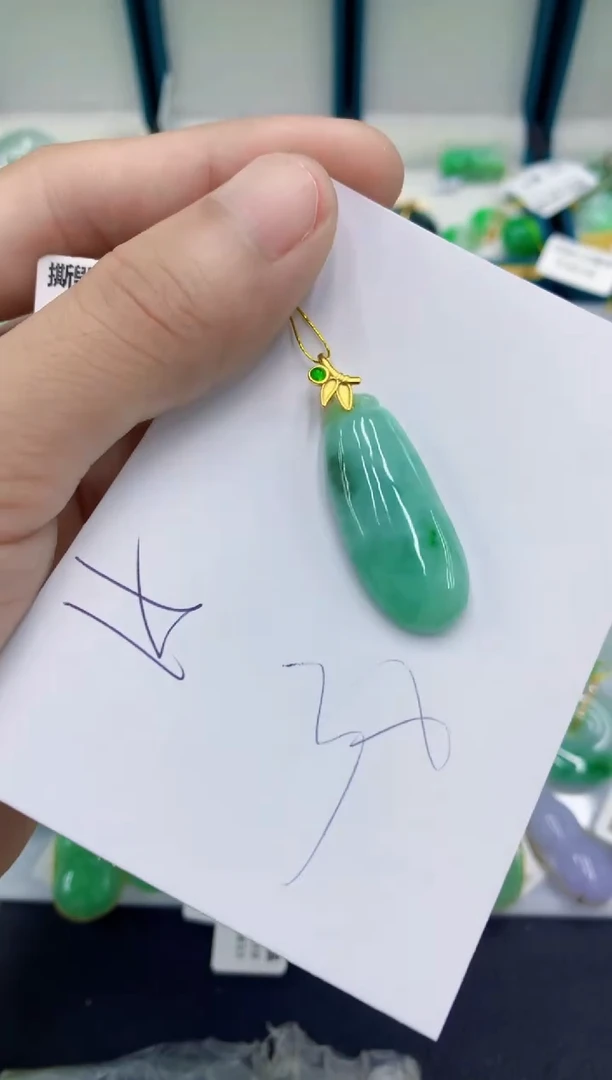 翡翠挂件未镶嵌翡翠