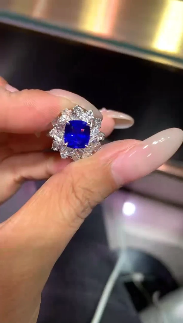 戒指蓝宝石18K金镶嵌3.03CT