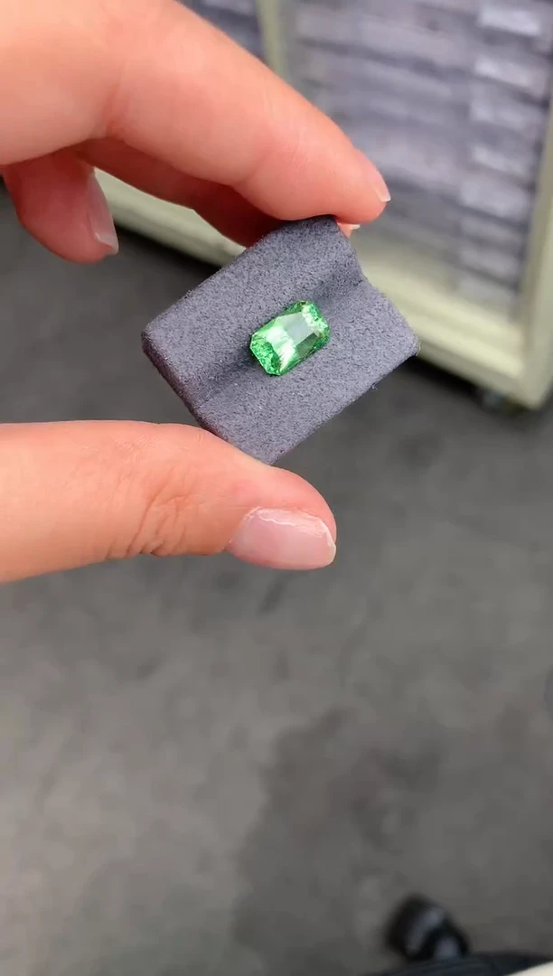 【闪购商品】石榴石（沙弗莱）裸石未镶嵌3ct沙弗莱