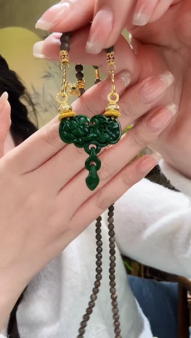 颈饰未镶嵌翡翠吊坠