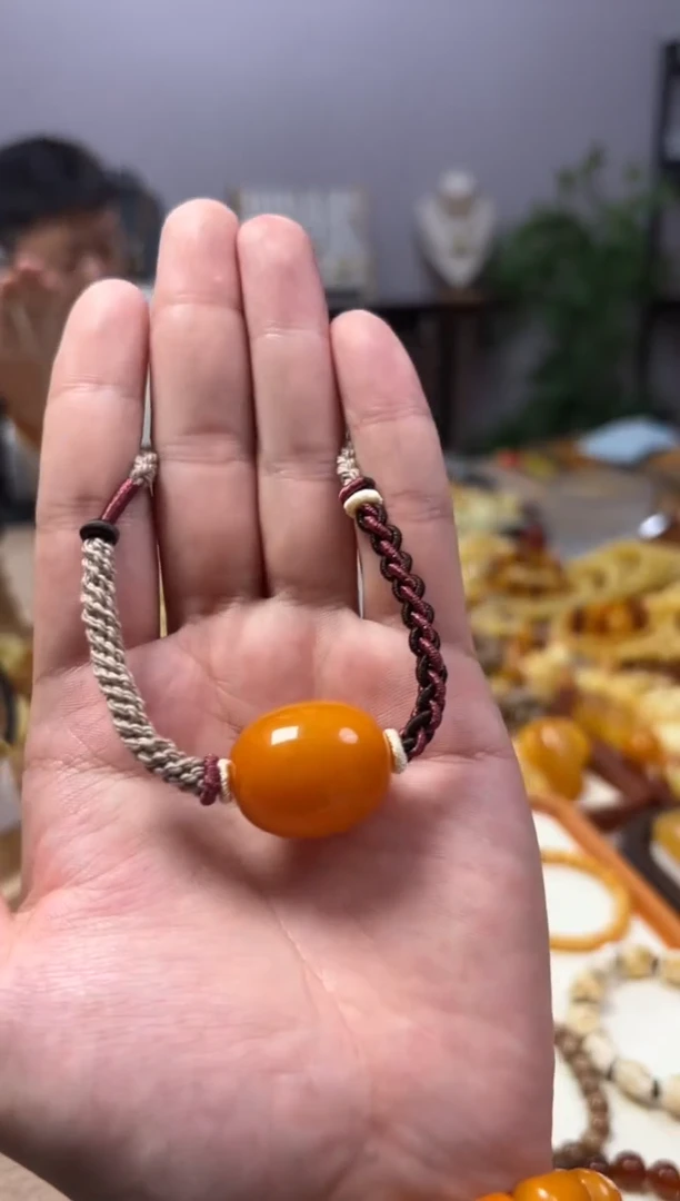 【闪购商品】蜜蜡裸石未镶嵌锁骨