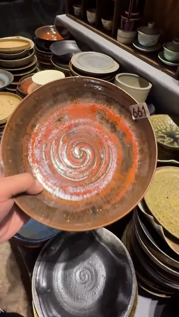 瓷C****l661  微瑕铁锈红盘1个