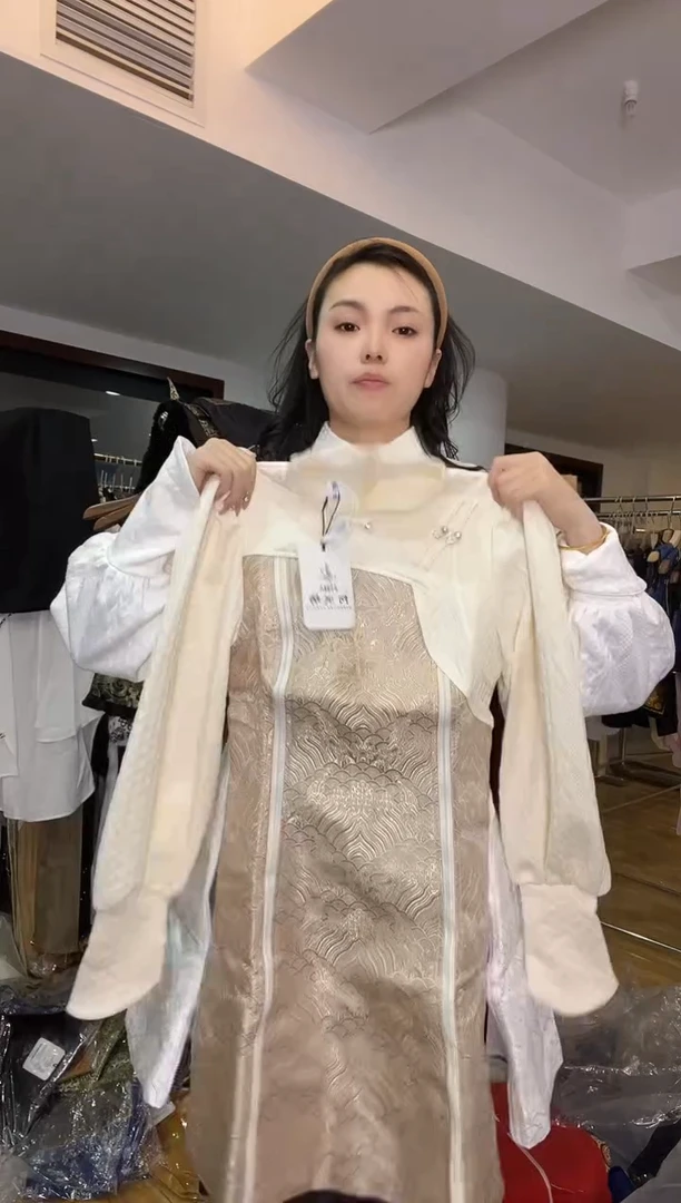 L码        105-115斤  卫衣裙  米色