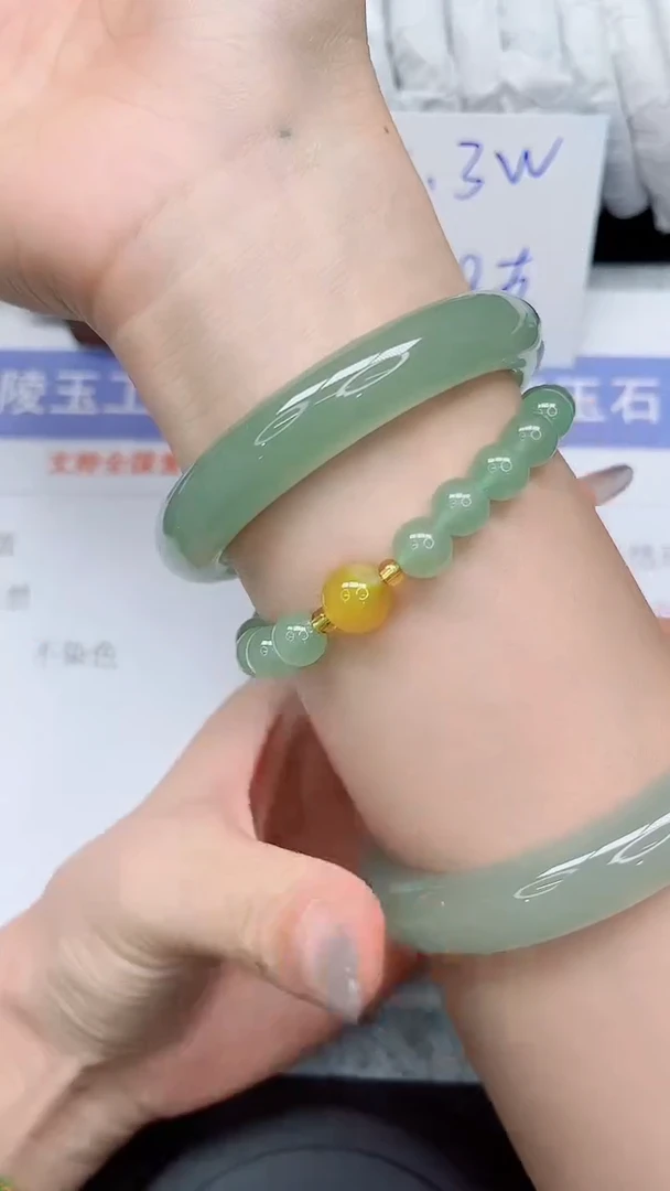 未镶嵌手镯石英质玉242-58.5