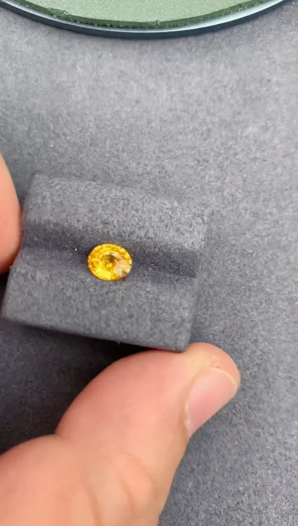 裸石彩色蓝宝石1ct 黄色蓝宝石