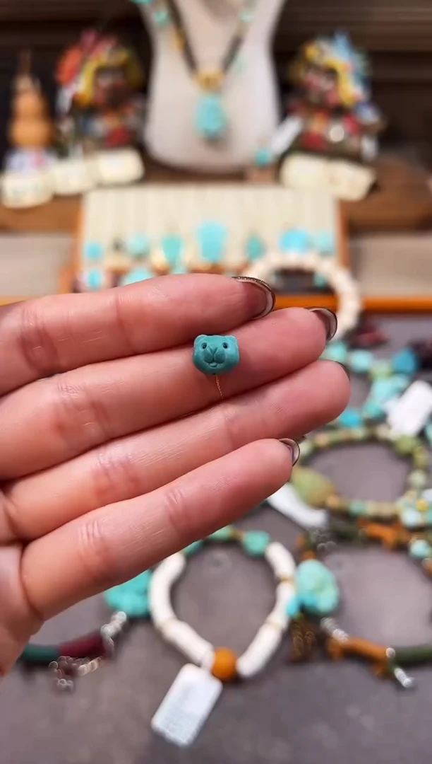 未镶嵌绿松石配饰小熊