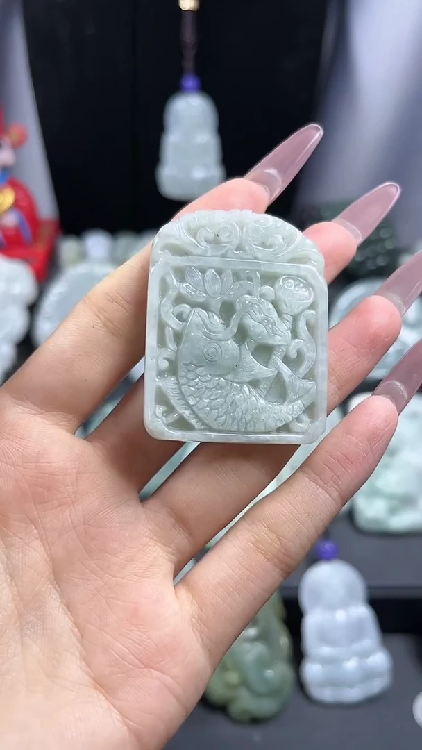 【闪购商品】翡翠颈饰未镶嵌年年有余