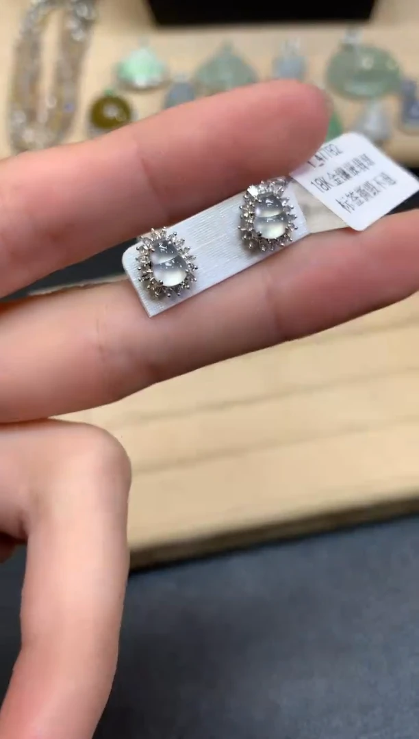【闪购商品】翡翠耳饰18K金镶嵌葫芦【无服务费】