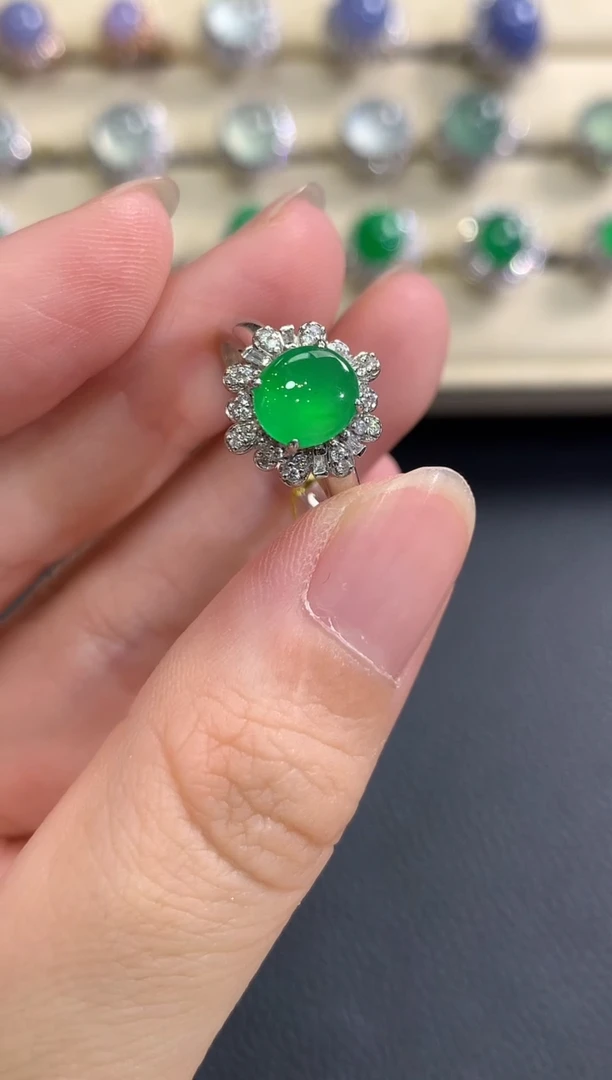 18K金镶嵌戒指翡翠春日珠宝 B68