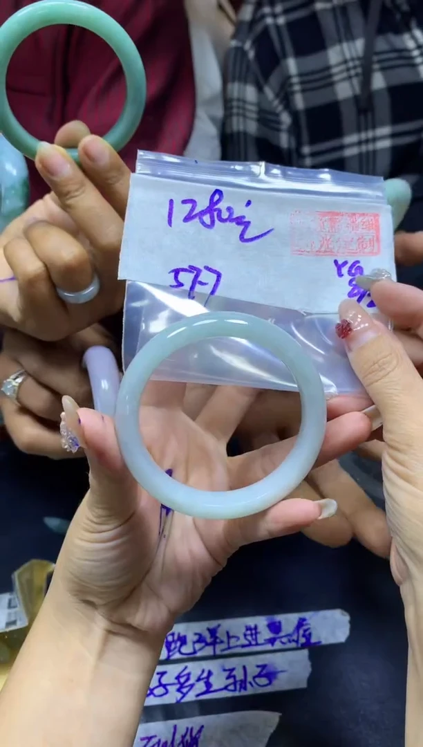【闪购商品】定制翡翠未镶嵌手镯57.7#1280元毛货需精细抛光
