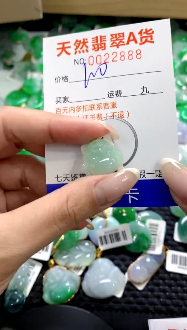 翡翠18K金镶嵌颈饰1111111111111111