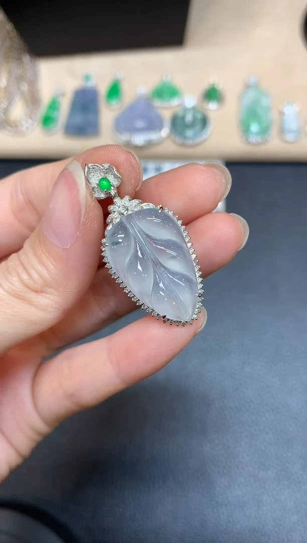 【闪购商品】翡翠颈饰18K金镶嵌树叶【无服务费