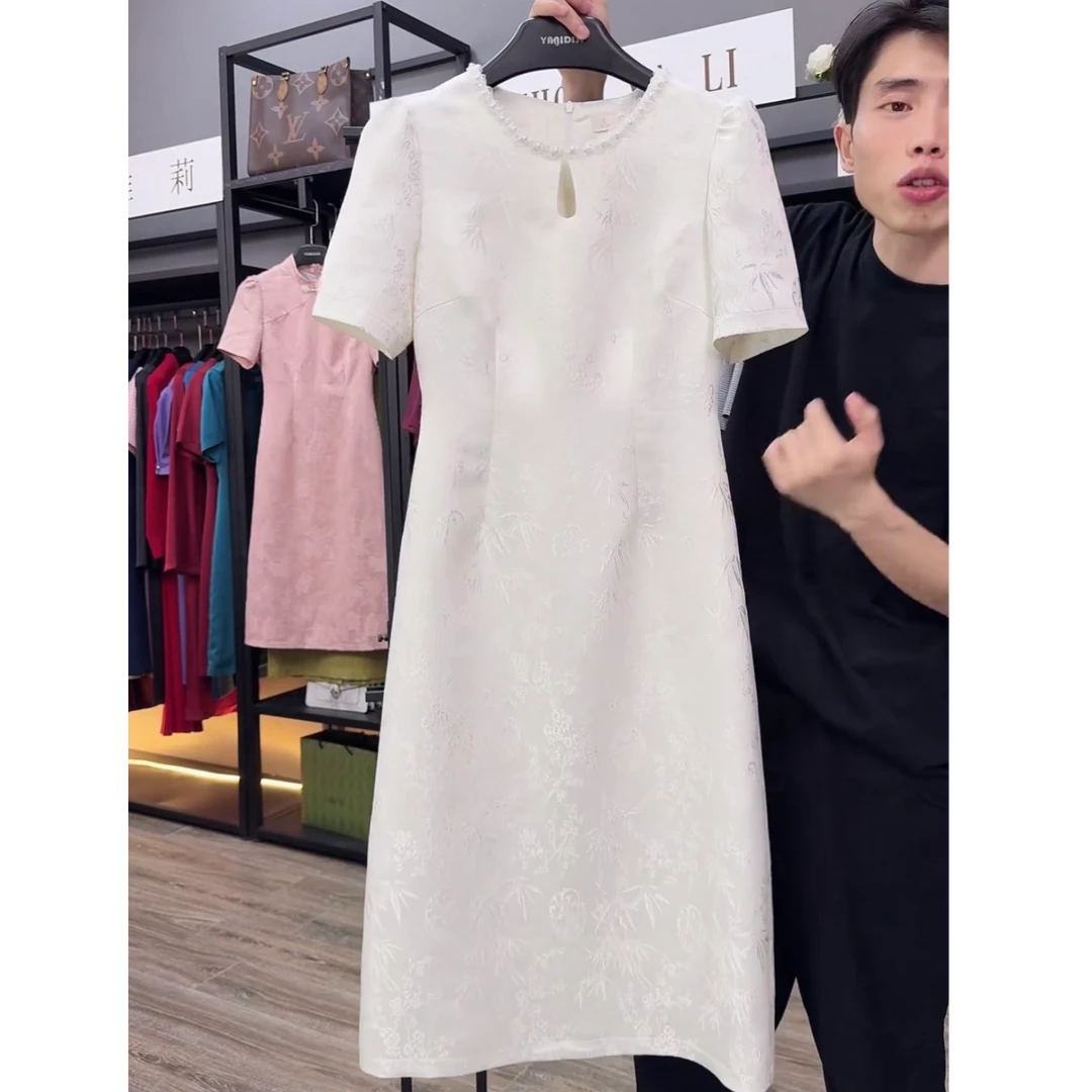 圆领轻奢显瘦短袖简约钉珠千金感设计感连衣裙百搭DZ24-198