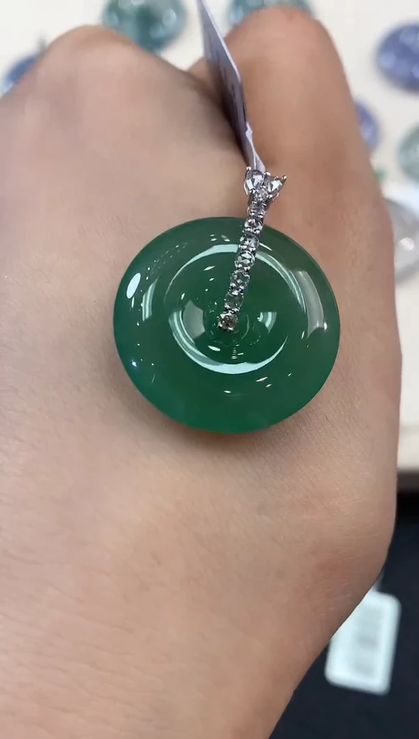 【闪购商品】翡翠吊坠(不含链)18K金镶嵌 B77