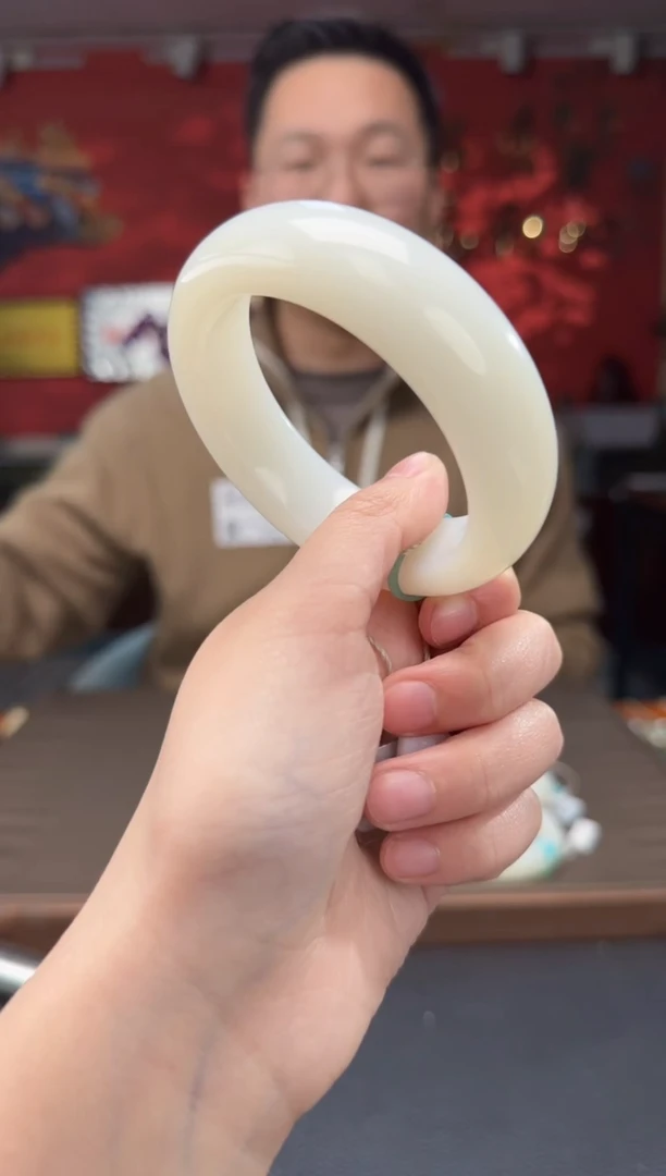 【闪购商品】和田玉.未镶嵌白玉宽版镯55-62