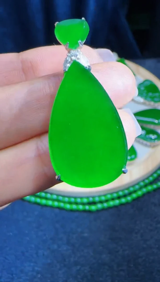 未镶嵌定制翡翠翡翠吊坠81