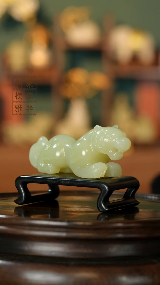 玉《虎虎生威伏虎》摆件