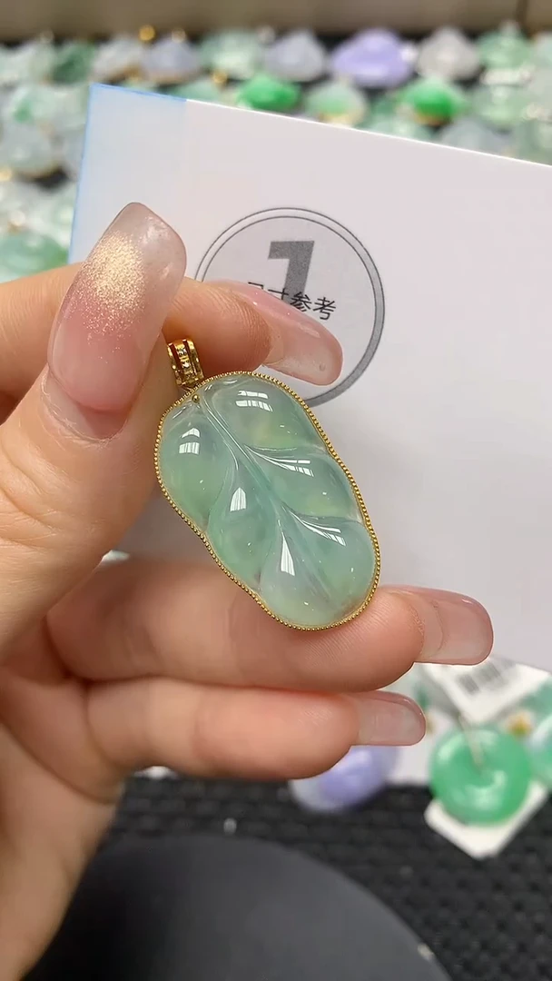 颈饰18K金镶嵌翡翠a货支持复检百元以上9元证书费自理
