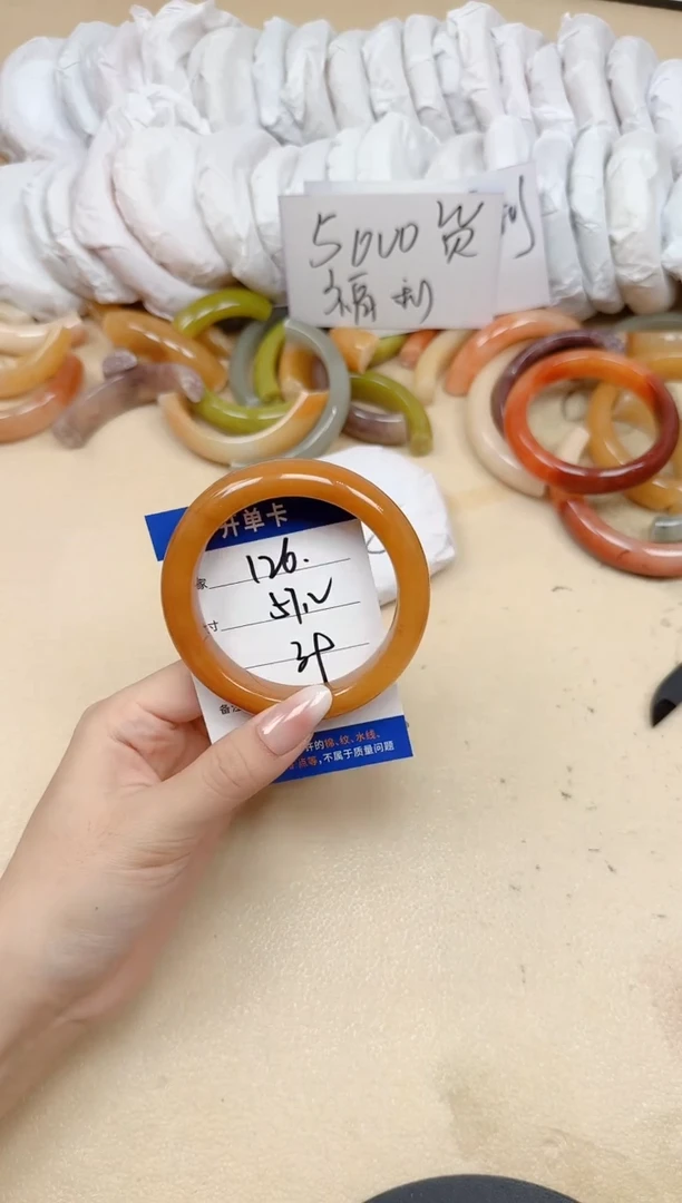 未镶嵌手镯石英质玉126/57.2
