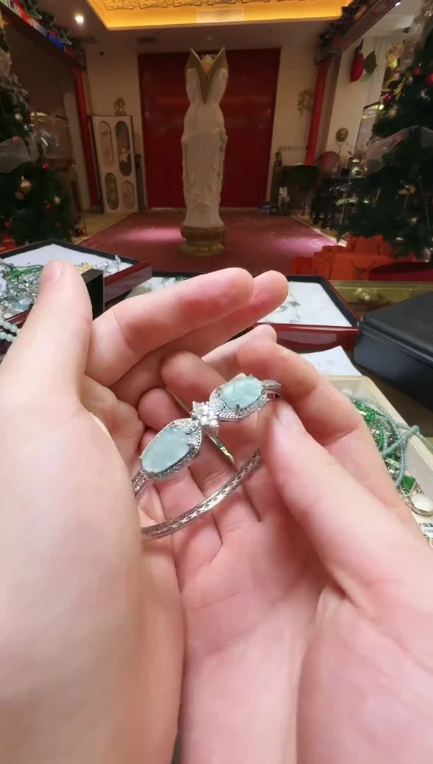 【闪购商品】翡翠吊坠(不含链)未镶嵌翡翠