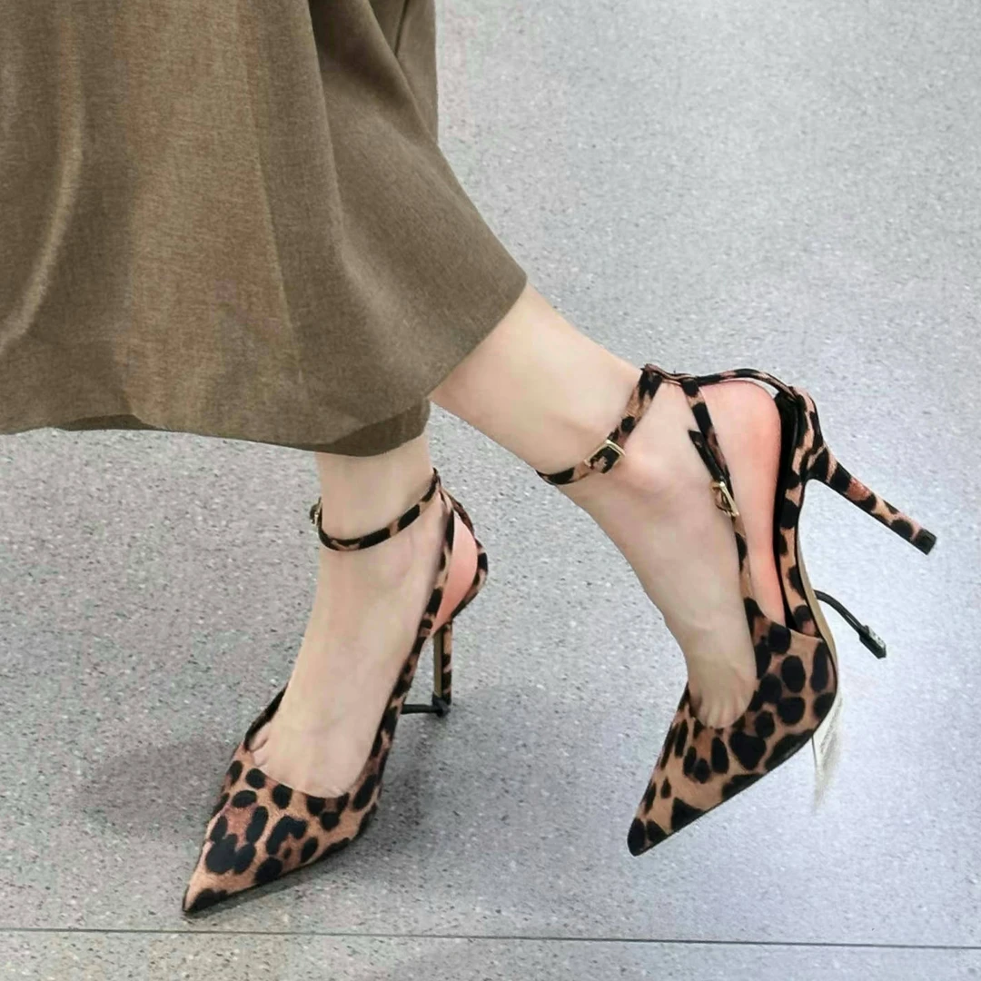 【VERSHY】新版豹纹 时髦氛围感！25年性感系带后空细跟尖头高跟鞋