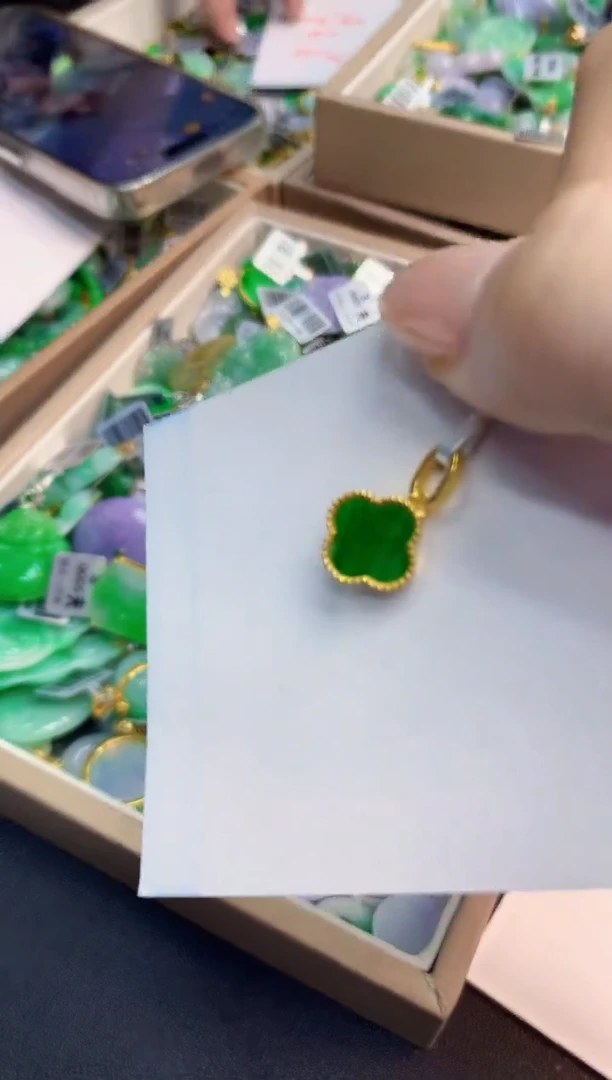 翡翠未镶嵌吊坠(不含链)1