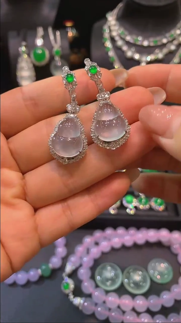 18K金镶嵌翡翠耳饰耳坠