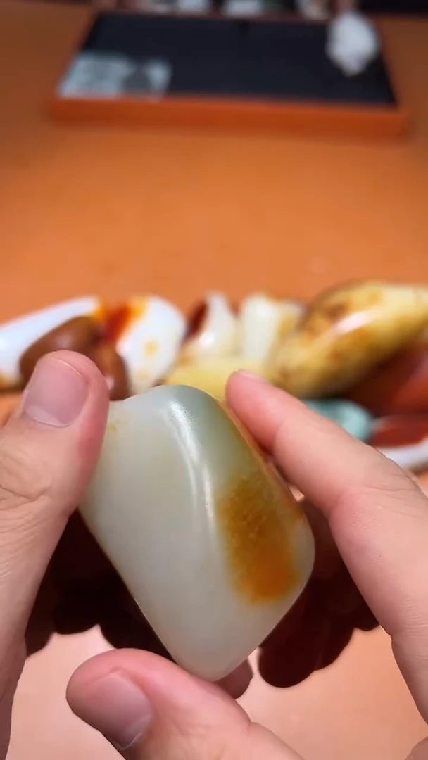 未镶嵌和田玉把件发***。和田玉