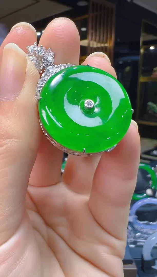 吊坠(赠链)银S925镶嵌翡翠019(多样性发货发其一)