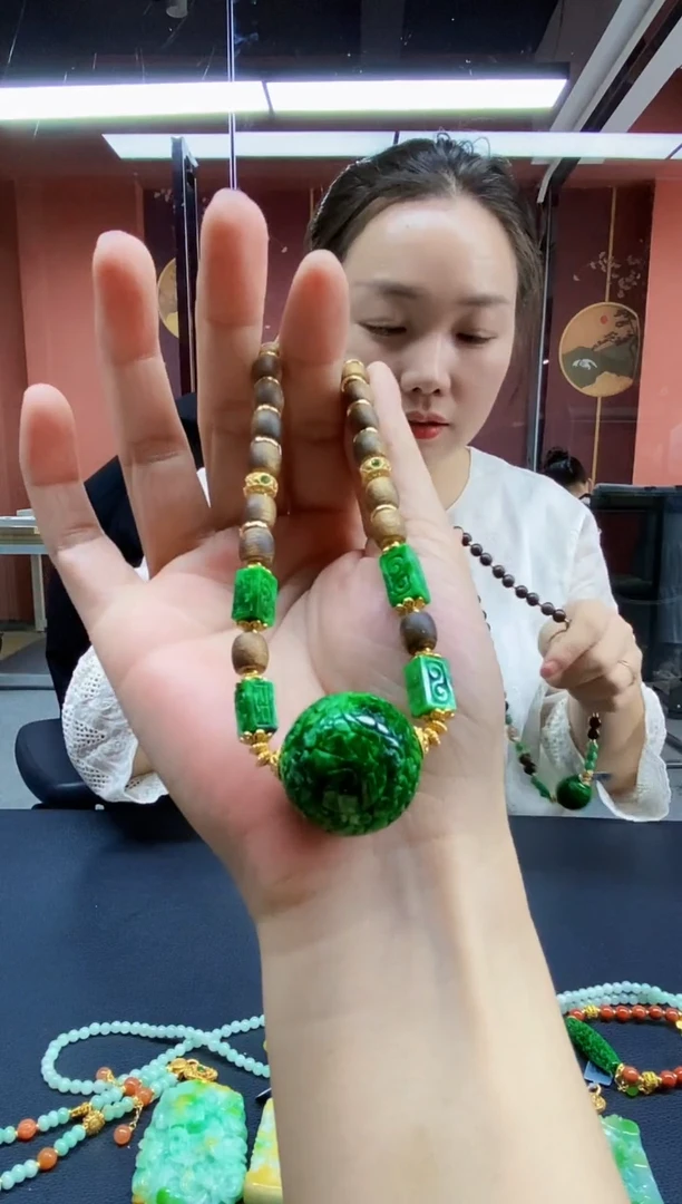 颈饰未镶嵌翡翠吊坠