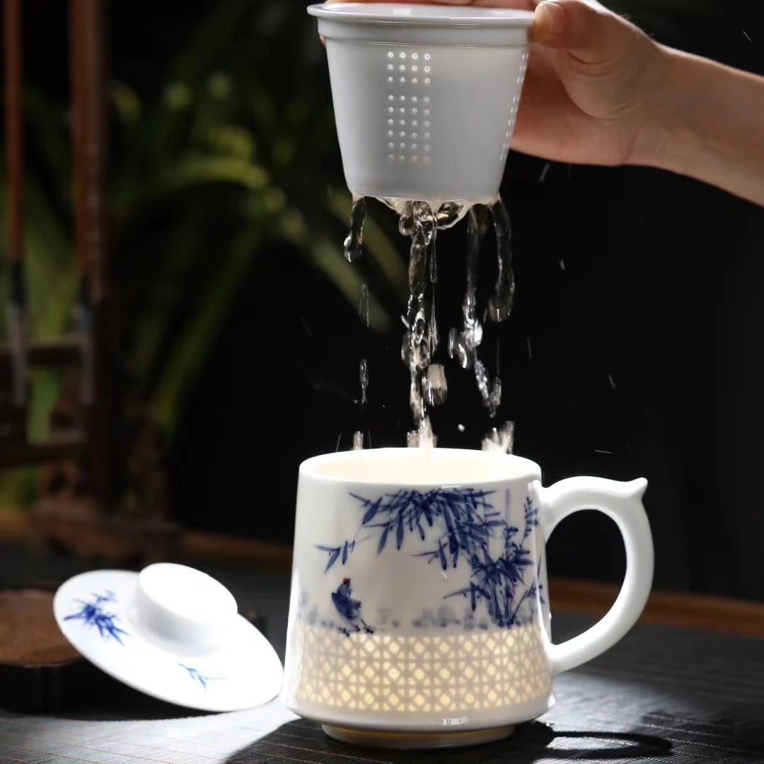 景德镇手绘青花玲珑杯中式带盖过滤马克杯茶水分离杯子高档礼品瓷