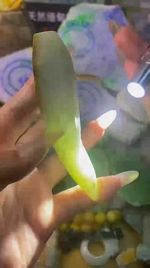 翡翠裸石未镶嵌天然缅甸翡翠A货076