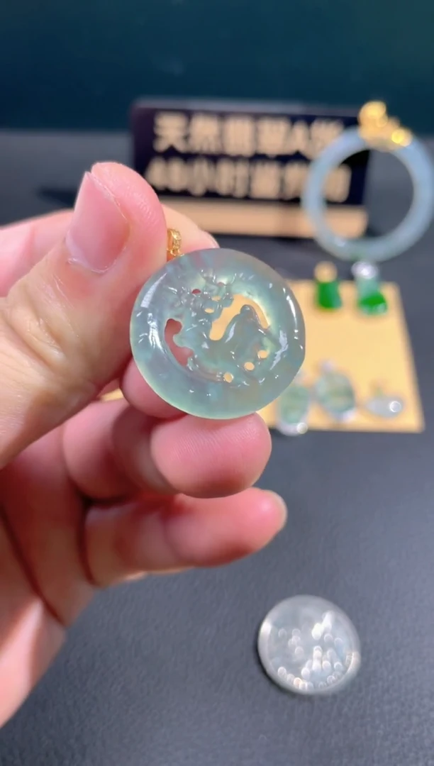 【闪购商品】翡翠颈饰18K金镶嵌翡翠